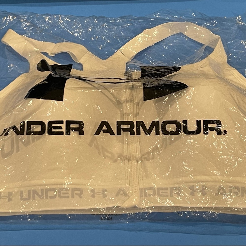 Under Armour White Sports Bar size 44D - Picture 2 of 5